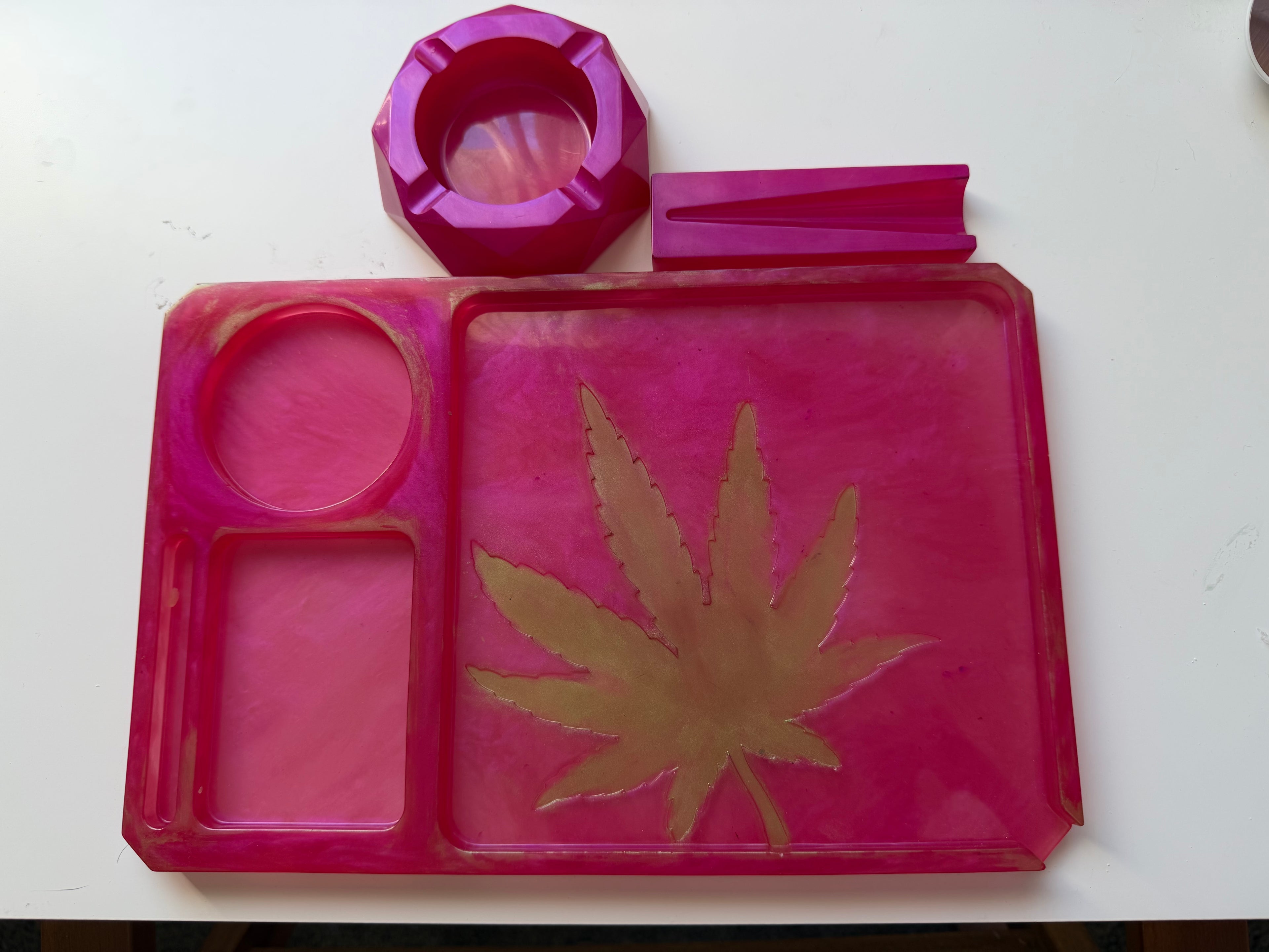 Pink & Green Dusted Leaf Resin Rolling Tray Set – 3-Piece Collection