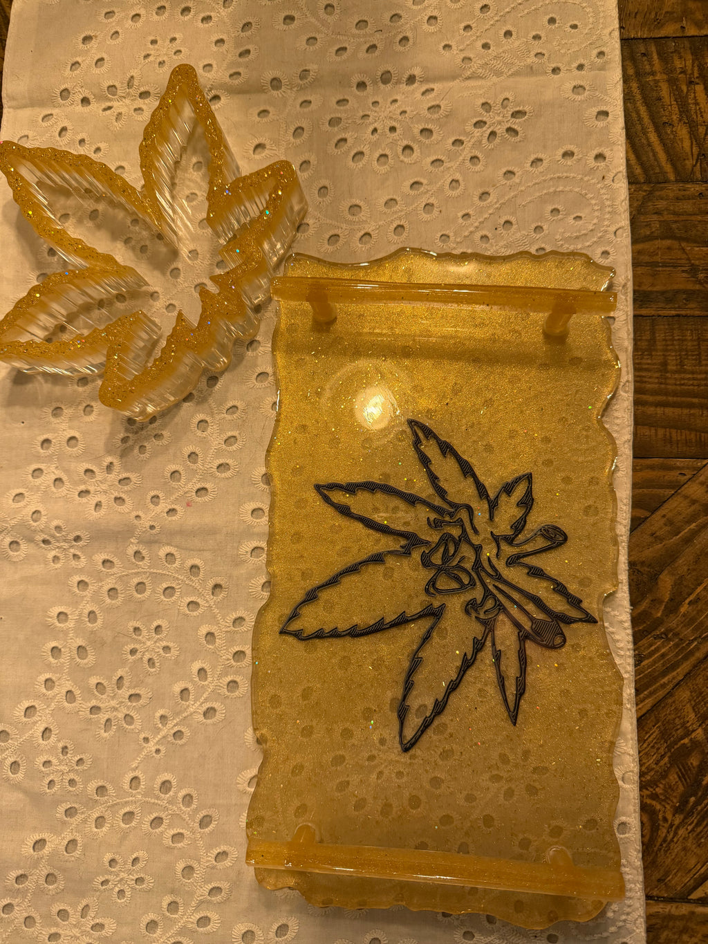 Clear & Gold Sparkle Resin Rolling Tray Set with Handles – Leaf Character Edition