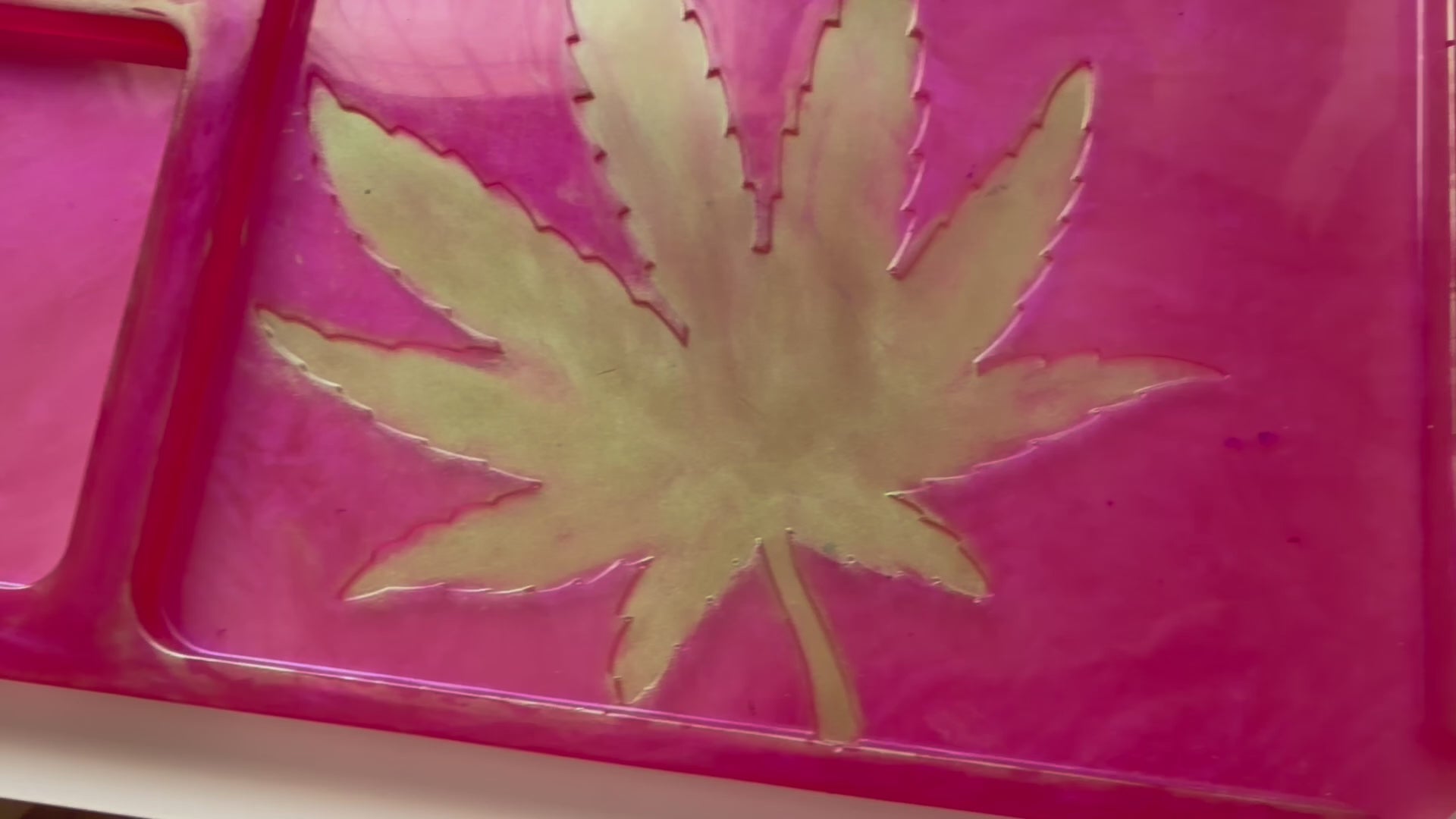 Pink & Green Dusted Leaf Resin Rolling Tray Set – 3-Piece Collection