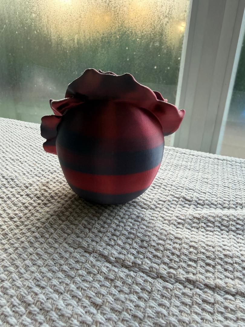 Red & Black Rose Skull Sculpture – 3D Printed Gothic Decor
